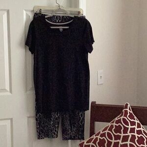 2 piece lounge set by hue EUC medium